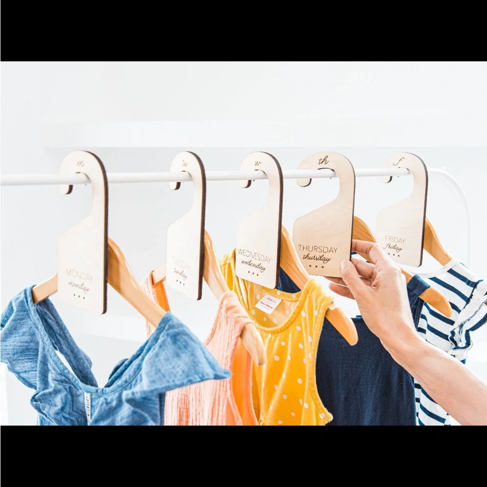 👚 Set of 7 Days of the Week Wooden Closet Dividers from Etsy